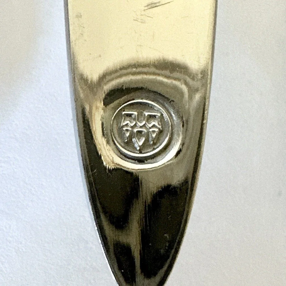 2 Pc Pfaltzgraff stainless 18/0 Laurel Frosted handle Butter Knife & Sugar Spoon
